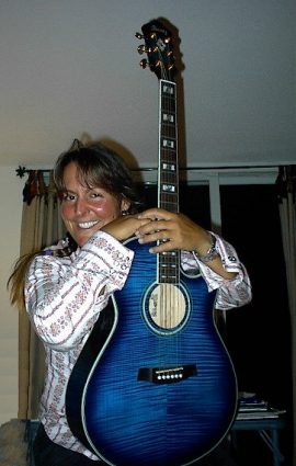 Zoe knows her guitar